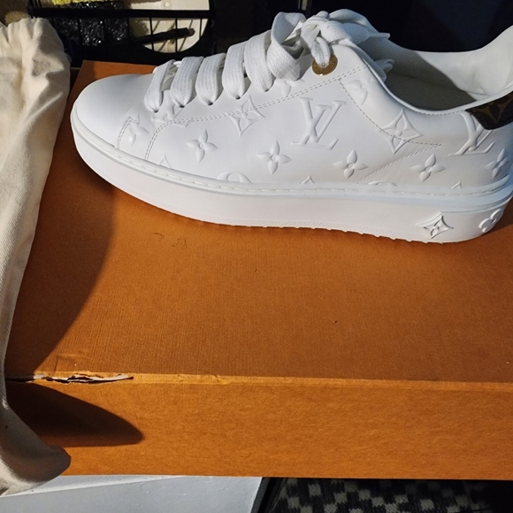 Louis Vuttion Time Out - Picture 5 of 6